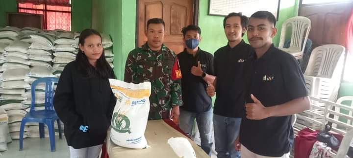 Babinsa Serda Ridwan Monitoring Pembagian Beras Cadangan Pangan Pemerintah Diwilayah Binaan