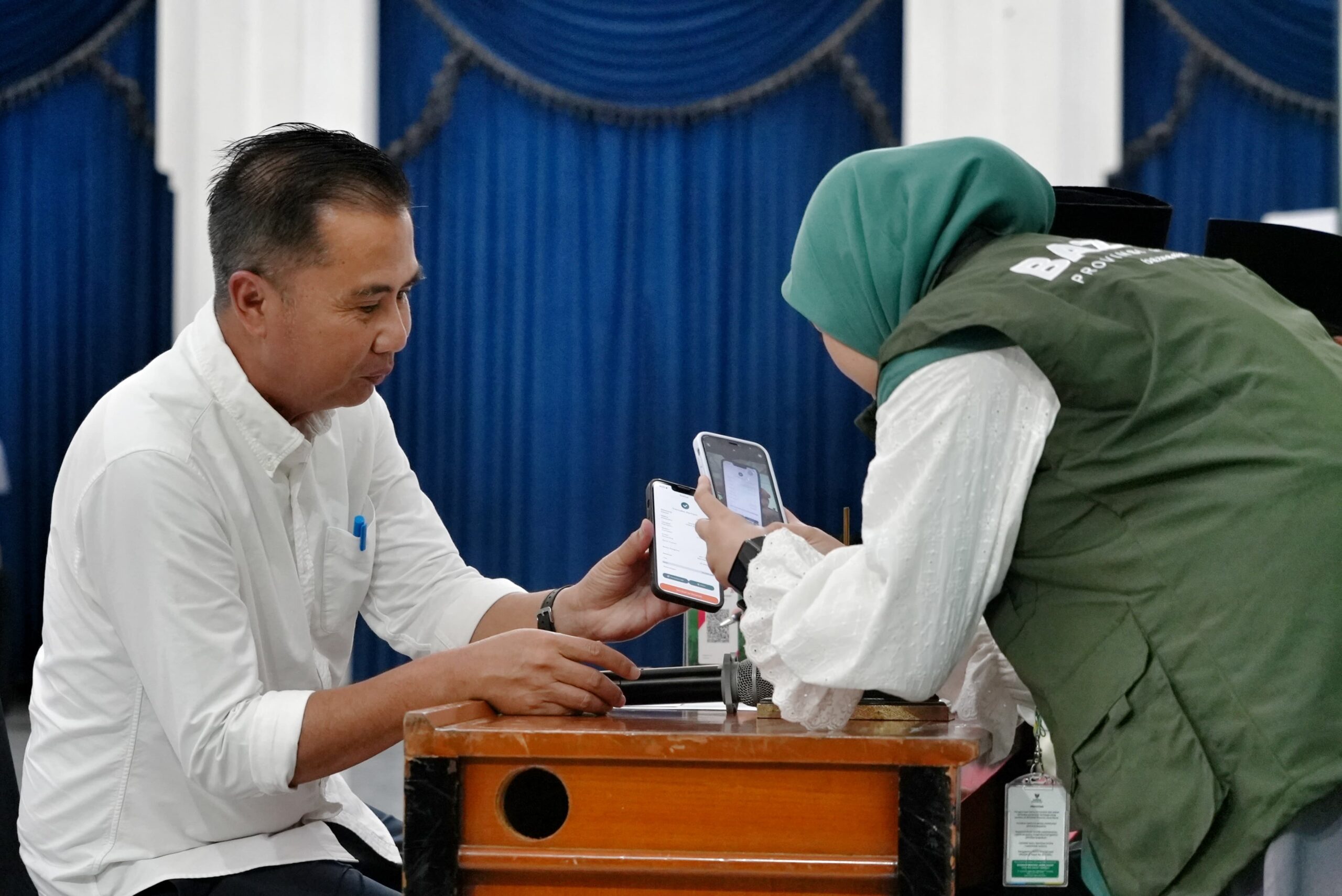 Bey Machmudin Bayar Zakat via Baznas