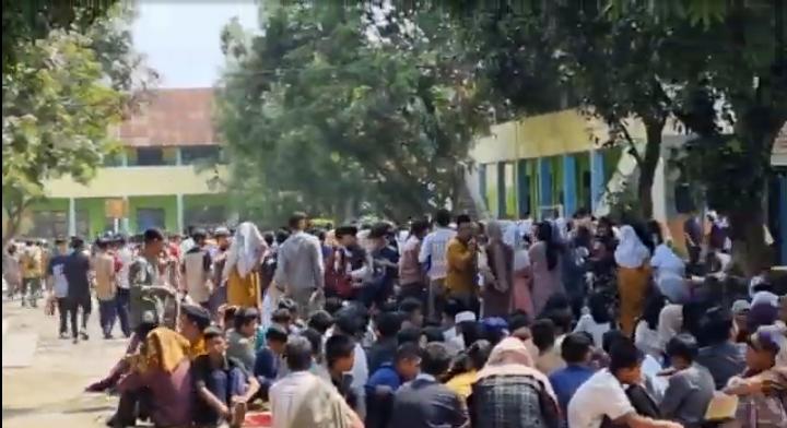 SMP Negeri 4 Kotabaru Karawang Gelar Khotmil Qur'an Dihalaman Sekolah