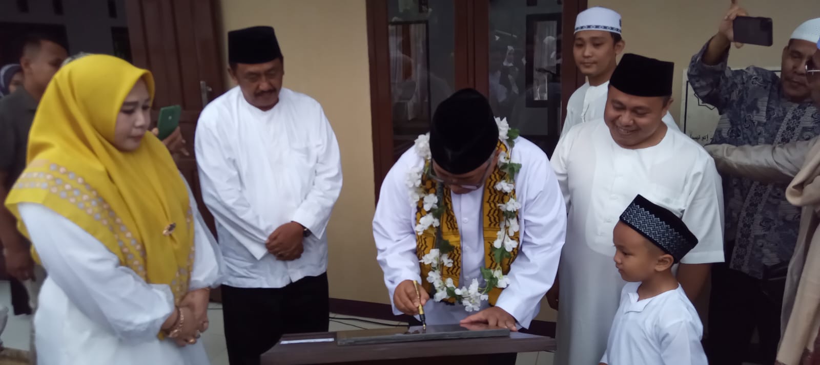 Didampingi Calon Bupati Sukabumi, Asep Japar, Ketua UKA Group Bersama Bupati Sukabumi Meresmikan Ponpes Moderen KMI