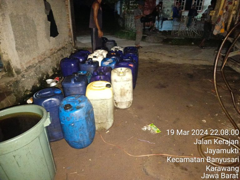 Tutup SPBU 34 -41330 Bekerja Sama Dengan Mafia solar Di Wilayah Hukum Polsek Banyusari Polres Karawang, Diduga Dilindungi Oknum Aparat Penegak Hukum