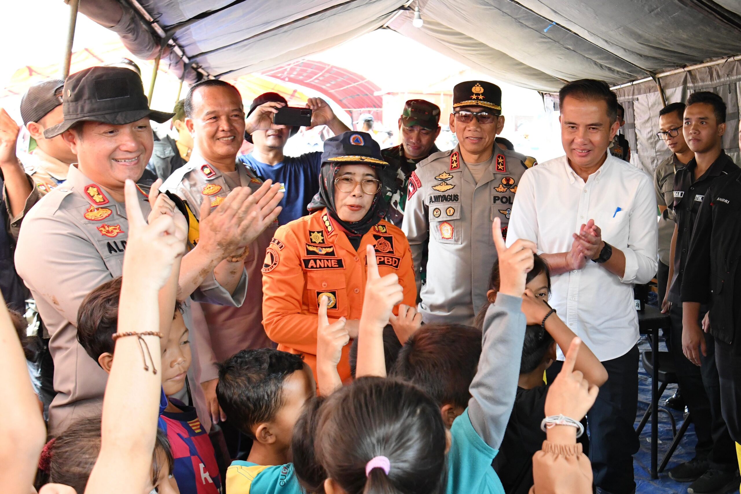 Bey Machmudin Tinjau Lokasi Banjir Bandang dan Longsor di Cipongkor, Tim Evakuasi Temukan Tiga Jenazah