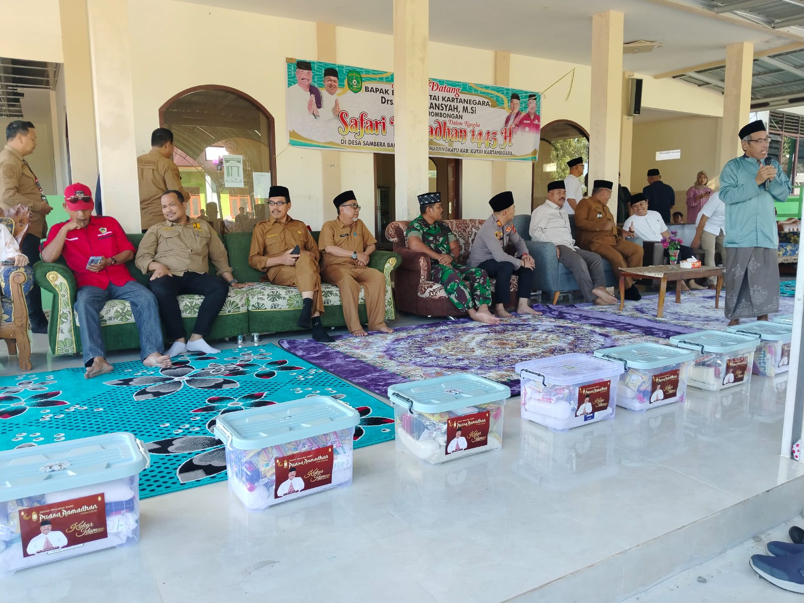 Kapolsek Marangkayu Dampingi Kunjungan Lapangan Bupati Kukar Ke Desa Samberra