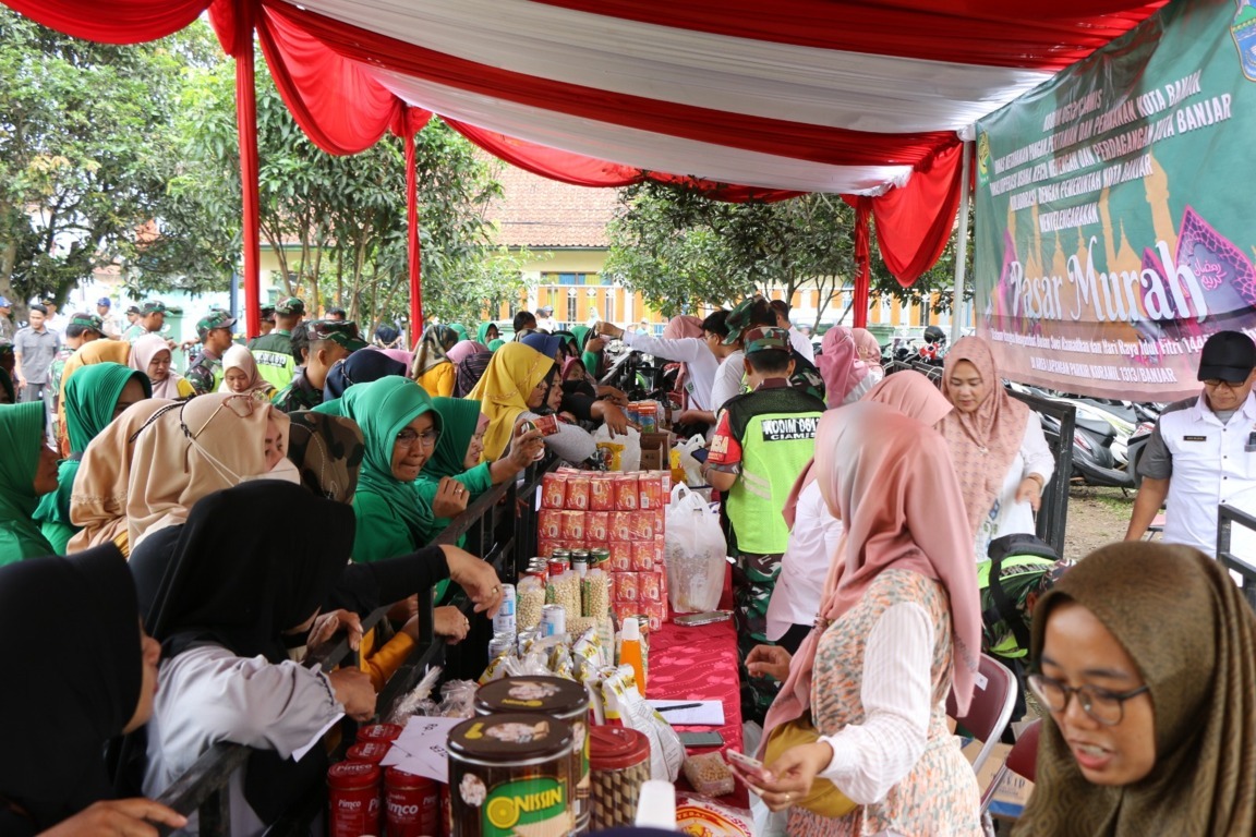 Kodim 0613/Ciamis Bekerjasama Dengan Pemkot Banjar & Bulog Menggelar Bazar Murah Ramadan