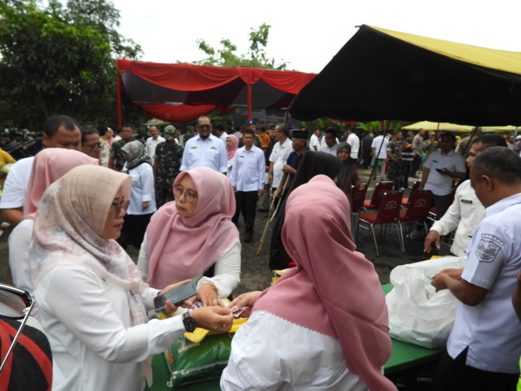 Kodim 0613/Ciamis Bekerjasama Dengan Pemkot Banjar & Bulog Menggelar Bazar Murah Ramadan