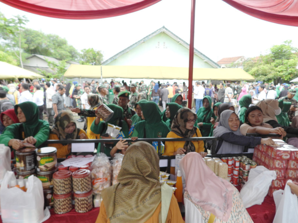 Kodim 0613/Ciamis Bekerjasama Dengan Pemkot Banjar & Bulog Menggelar Bazar Murah Ramadan
