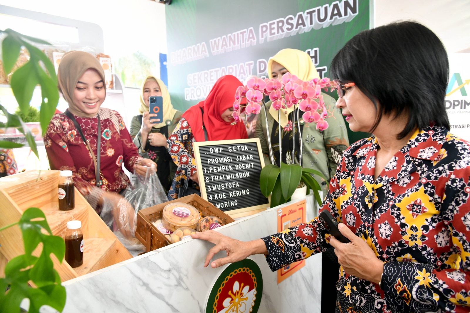 Dharma Wanita Gelar Bazar Murah Ramadan di Gedung Sate