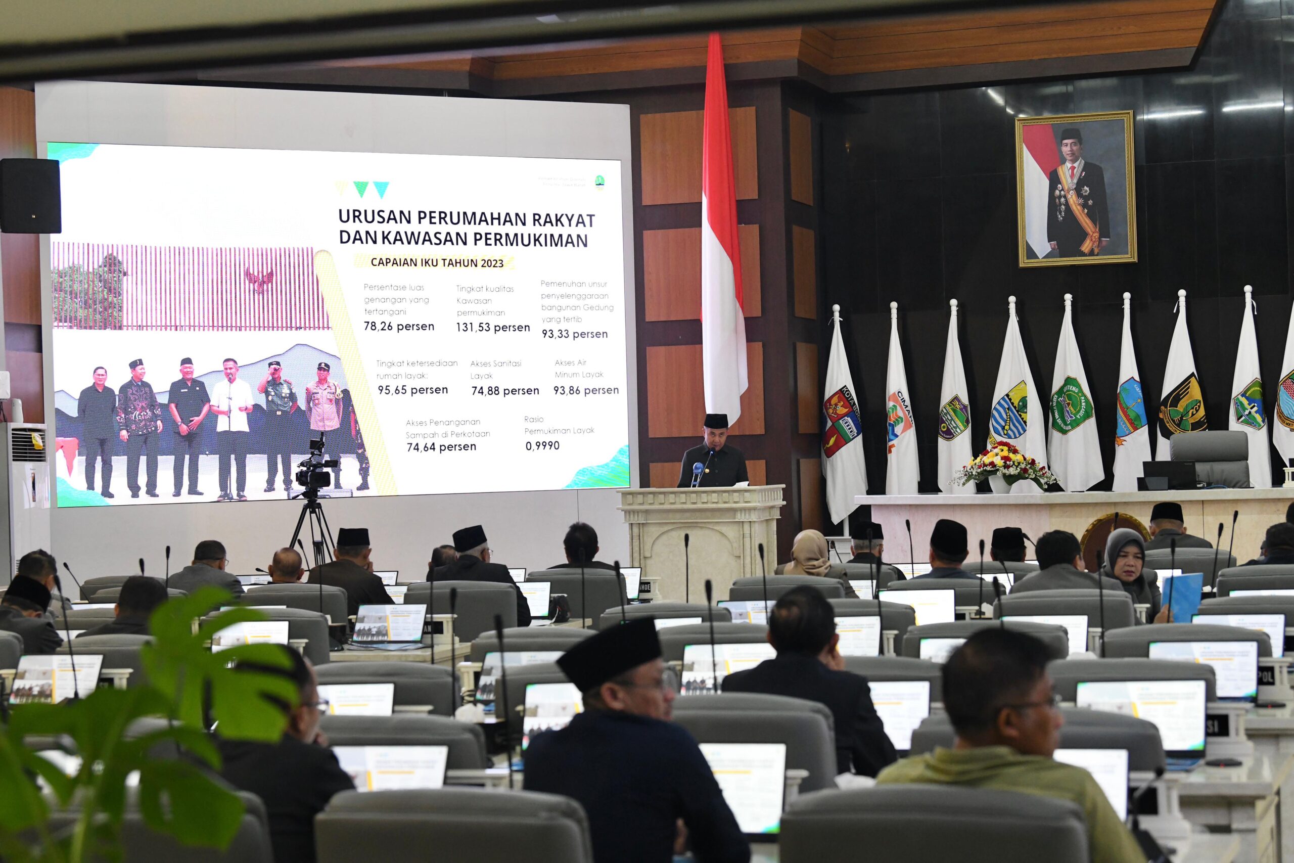 Penjabat Gubernur Bey Machmudin Sampaikan Dua Rancangan Perda kepada DPRD