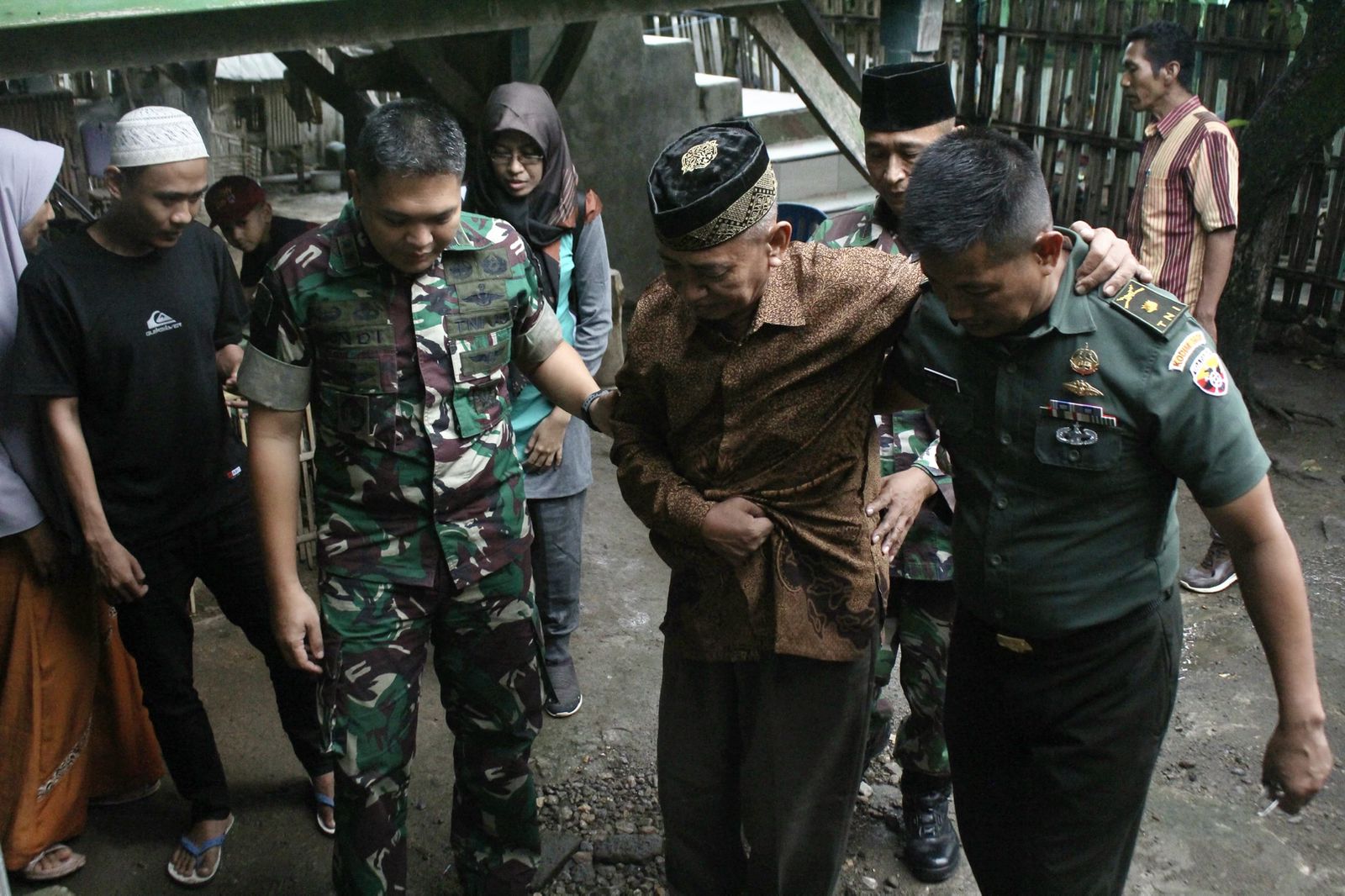 Momentun Ramadhan menjelang Idul Fitri, Dandim 1608/Bima Berbagi Kasih kepada Purnawirawan TNI-AD