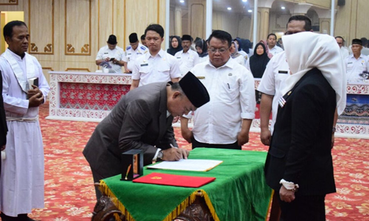 Bupati Mura Hj Ratna Machmud Lantik 133 Kepala Sekolah SD dan SMP di Ruang Lingkup Disdik Kabupaten Musi Rawas