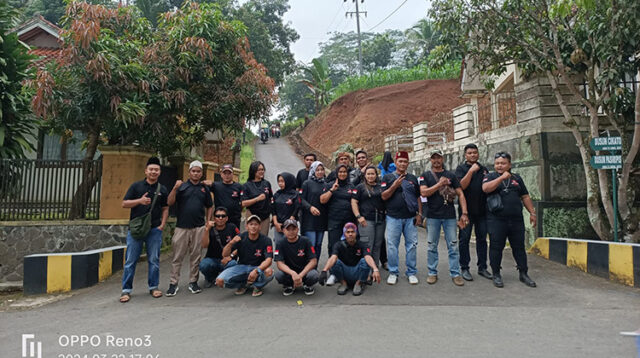 Bagi 500 Takjil Gema Puasa Ramadhan, Wujud Kepedulian PAC GRIB JAYA Gunungtanjung