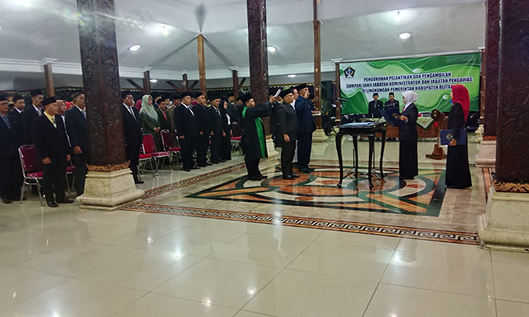 Pengambilan Sumpah Jabatan Di Lingkungan Pemerintah Kabupaten Blitar Th 2024 Di Pendopo Ronggo Hadinegoro