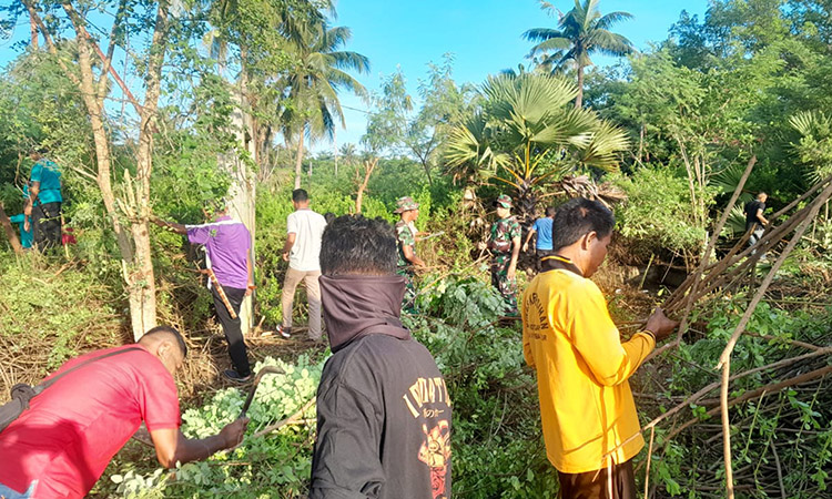 Jumat Bersih Kodim 1601/Sumba Timur Bersama Pemda dan Warga Melaksanakan Karya Bakti Bersama Berantas DBD