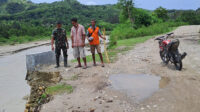 Babinsa Koramil 06/Karera Monitoring Banjir Akibat Hujan Deras