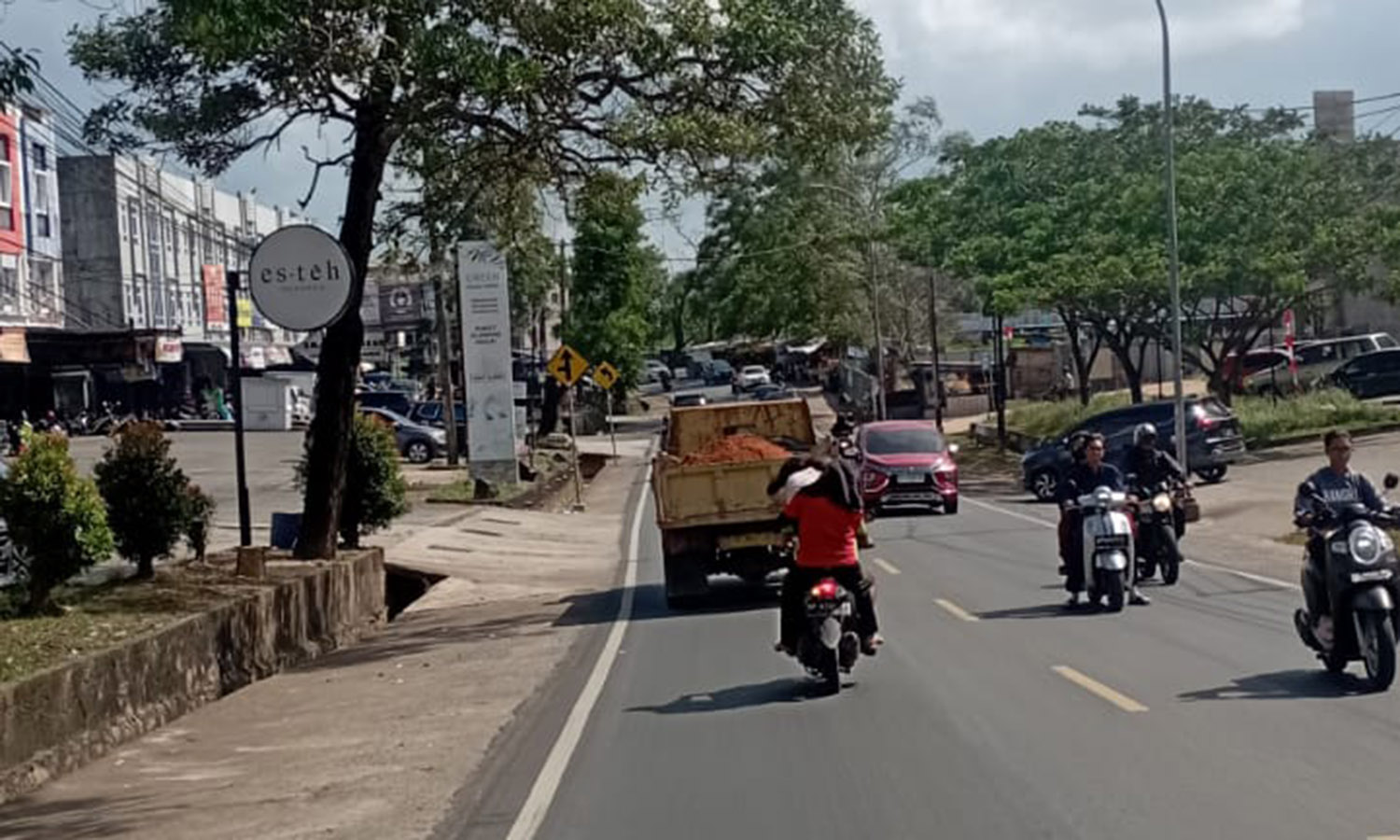 Aktivitas Pemotongan Bukit Di Jalan Ganet, Di Tengarai Ilegal