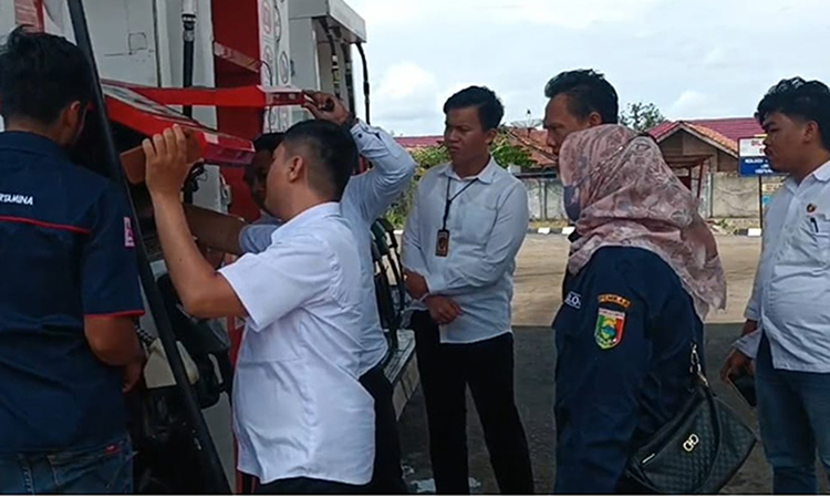 Polres Tanggamus Bersama Bidang Meteorologi Koperindag Cek Tertib Ukur SPBU