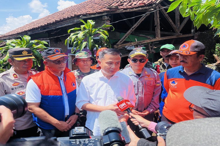 Penjabat Gubernur Bey Machmudin Cek Lokasi Terdampak Gempa di Garut