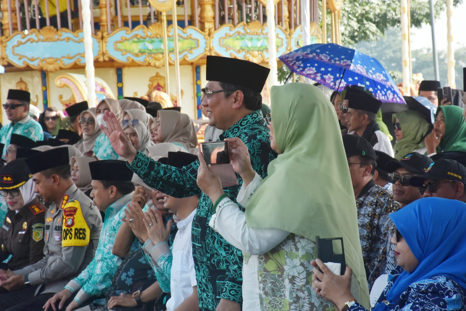 Kafilah Sumedang Awali Barisan Pawai Ta'aruf MTQ Jabar ke-38