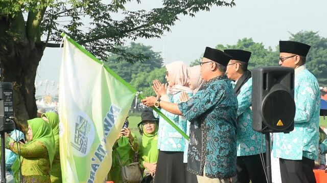 Kafilah Sumedang Awali Barisan Pawai Ta'aruf MTQ Jabar ke-38