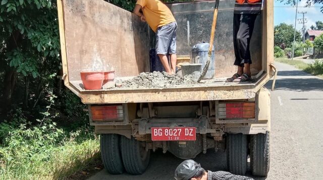 Pemerintah Kabupaten Muara Enim Giat Memperbaiki Jalan Menjelang Idul Fitri 1445 H