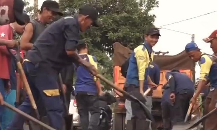 Pemkab Karawang Lakukan Perbaikan Jalan dan Lampu PJU di Jalur Mudik