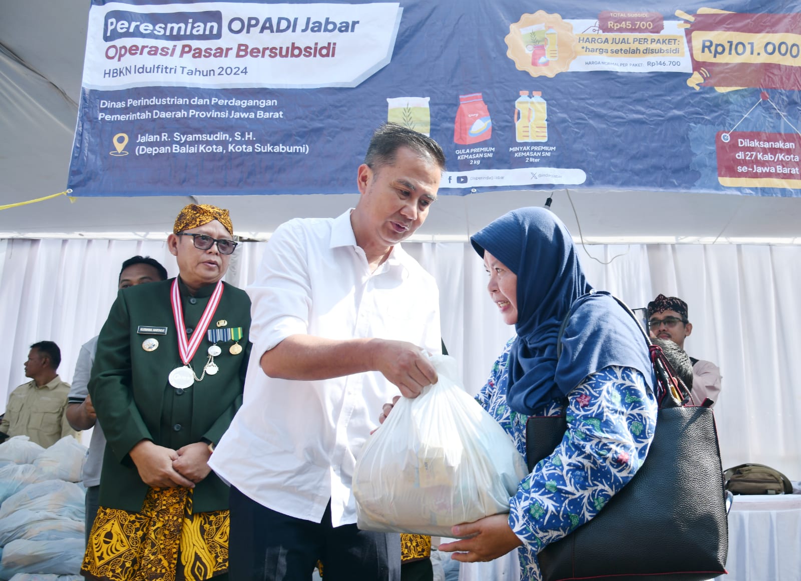 Bey Machmudin Resmikan Operasi Pasar Bersubsidi di Kota Sukabumi