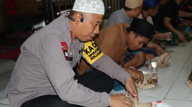 Berkah Ramadhan, Kapolres Bima Gelar Buka Puasa dan Sholat Magrib Bersama Tahanan