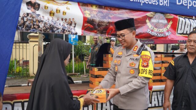 Ramadhan Berbagi Polres Tasik Kota Bersama HDCI Tasikmalaya Bagikan Takjil Gratis