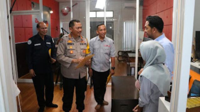 Perkuat Sinergi Dengan Media Penyiaran Radio, Kabid Humas Polda Kaltim Kunjungi Studio KPFM Dan Onix Radio Balikpapan