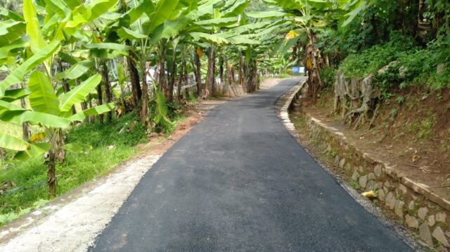 Pemdes Cisurat Gelar Hotmix Jalan Desa, Sukamanah Cikiray - Cibudah