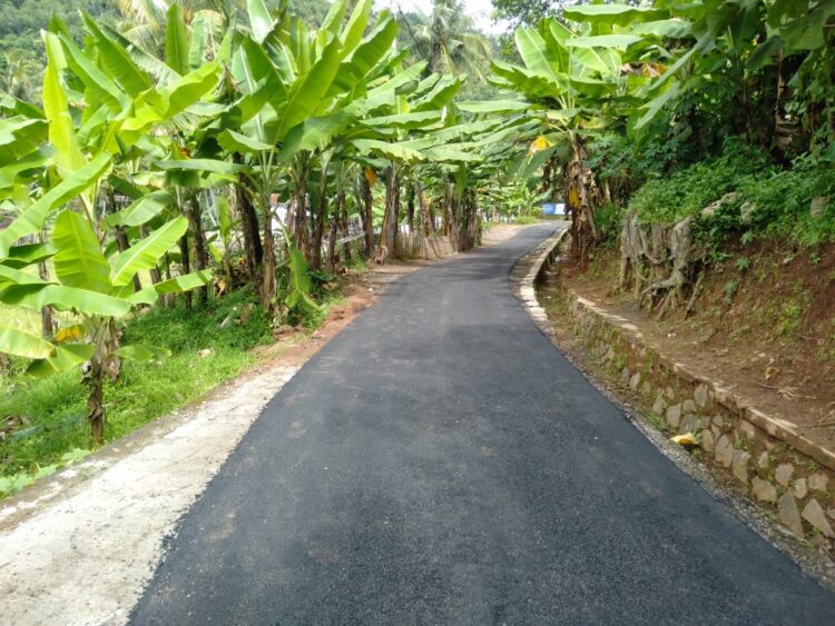 Pemdes Cisurat Gelar Hotmix Jalan Desa, Sukamanah Cikiray - Cibudah