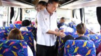 Bey Machmudin Lepas 20 Bus Peserta Program Mudik Asyik Bersama BUMN