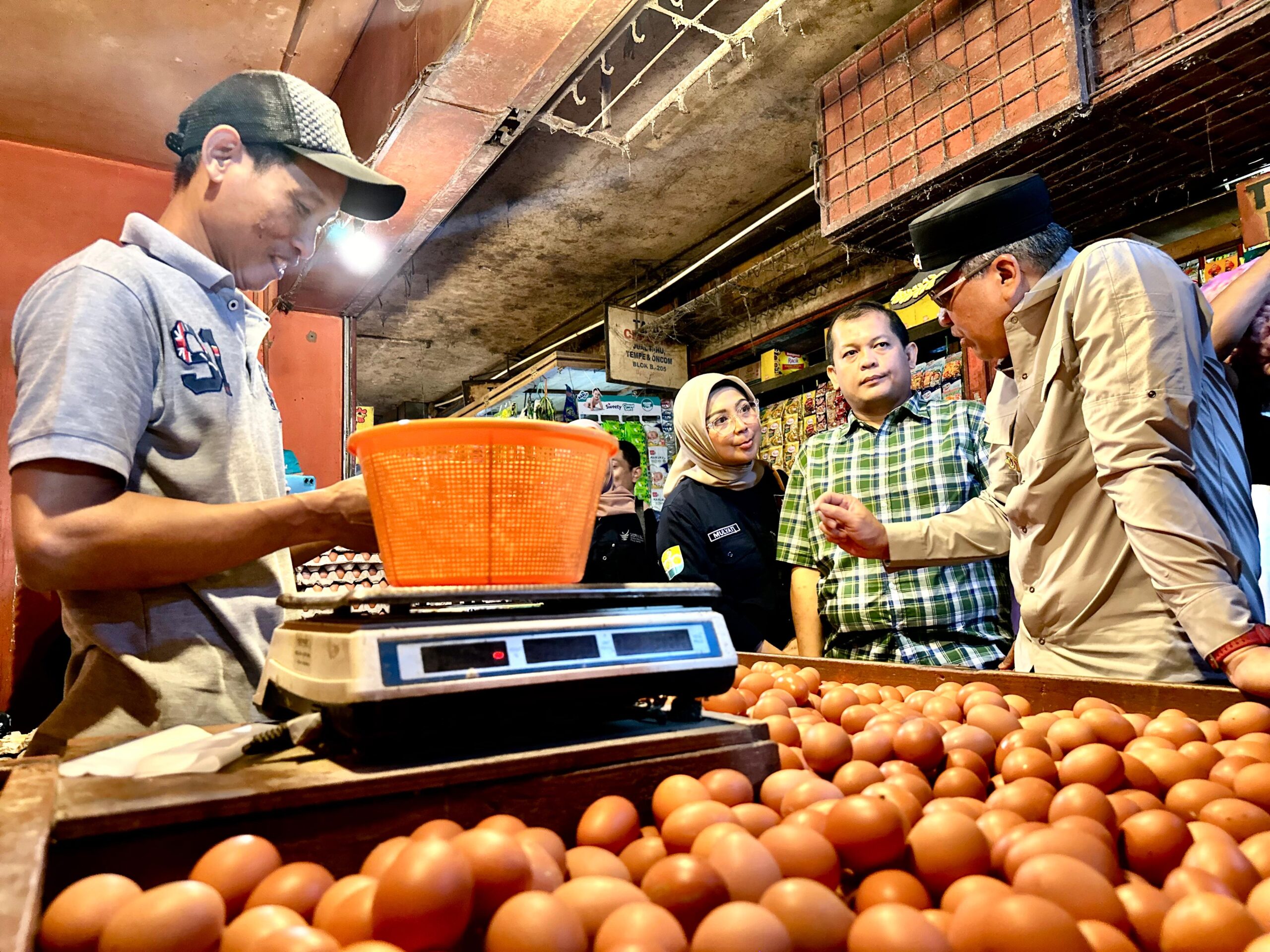 Sidak Pasar Tradisional, Dicky Saromi: Stok Pangan Jelang Lebaran Dipastikan Aman