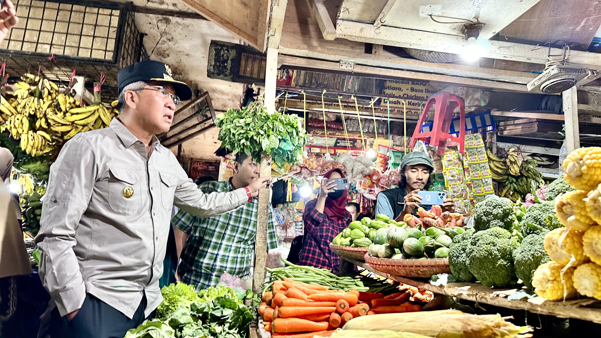 Sidak Pasar Tradisional, Dicky Saromi: Stok Pangan Jelang Lebaran Dipastikan Aman