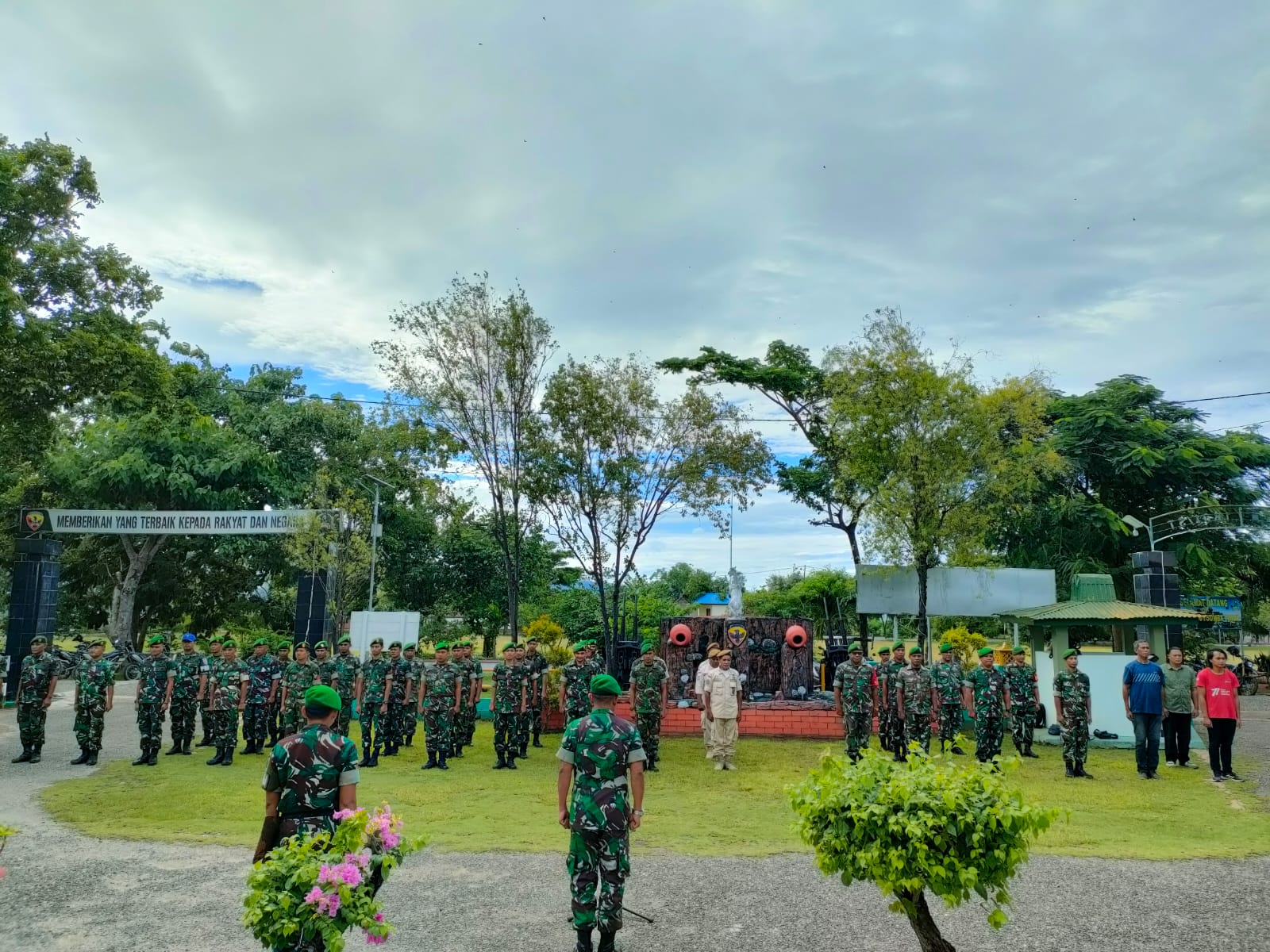 Pimpin Apel Pemberangkatan Cuti Lebaran, Kasdim Berikan Penekanan Serta Himbauan Kepada Anggota Militer dan PNS