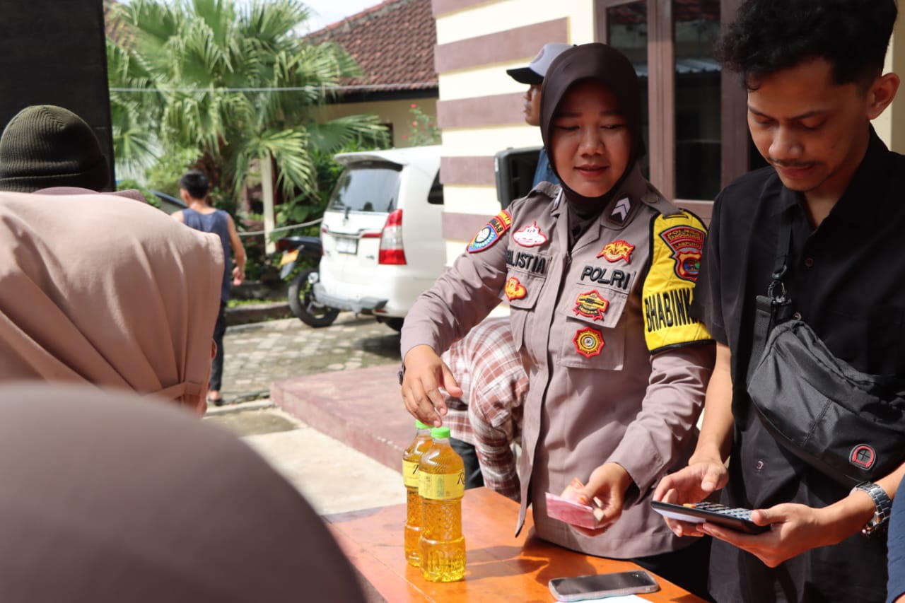 Polres Tanggamus Sukses Gelar Pasar Murah di Talang Padang, Ringankan Beban Masyarakat