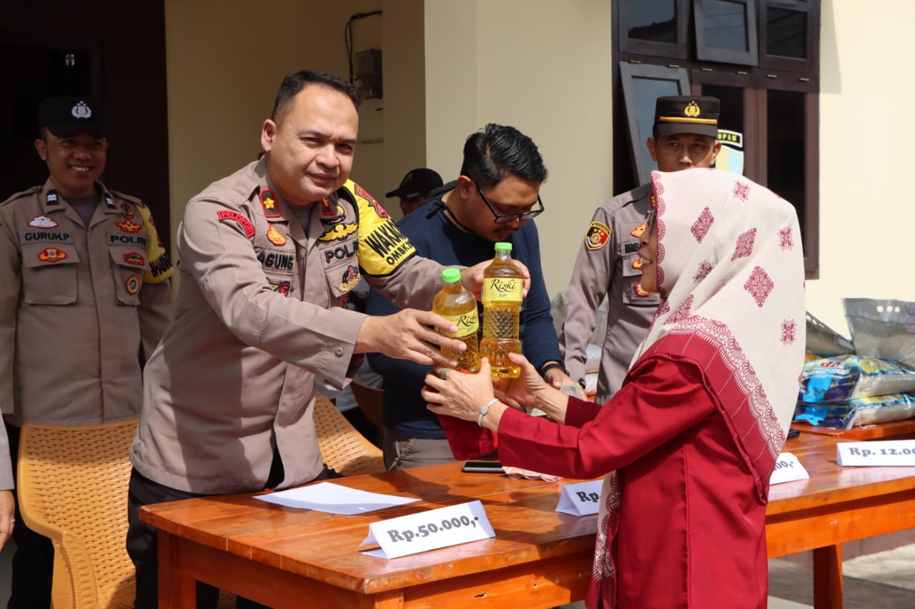 Polres Tanggamus Sukses Gelar Pasar Murah di Talang Padang, Ringankan Beban Masyarakat