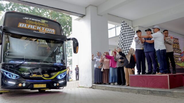 Pj. Wali Kota Cimahi Lepas Peserta Mudik Gratis 1445 H/2024
