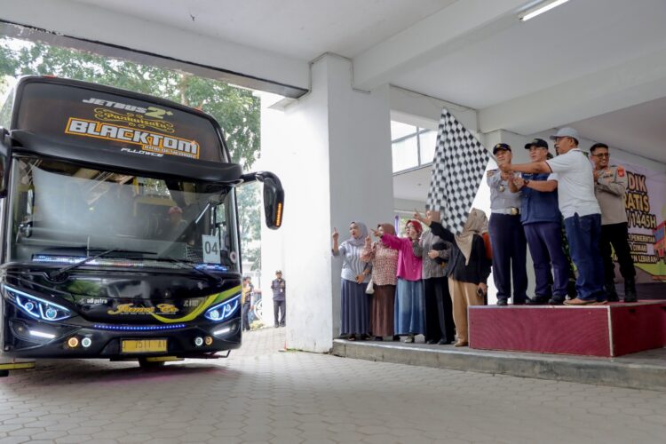 Pj. Wali Kota Cimahi Lepas Peserta Mudik Gratis 1445 H/2024