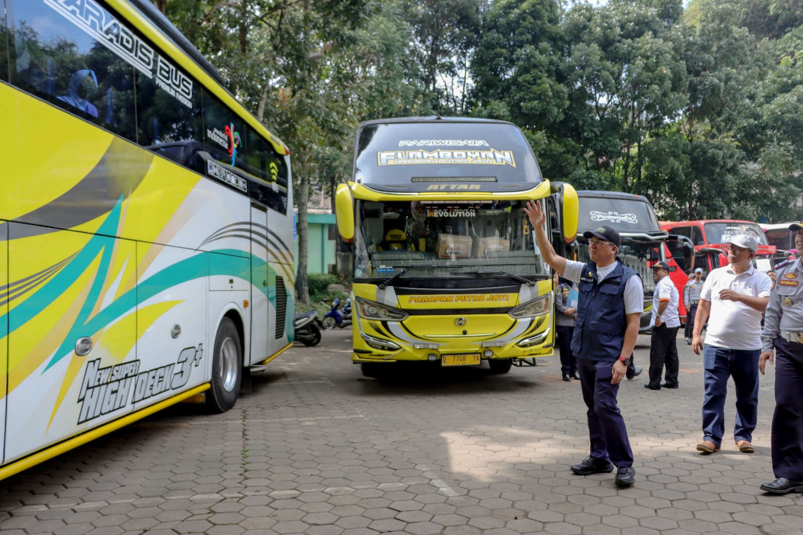 Pj. Wali Kota Cimahi Lepas Peserta Mudik Gratis 1445 H/2024