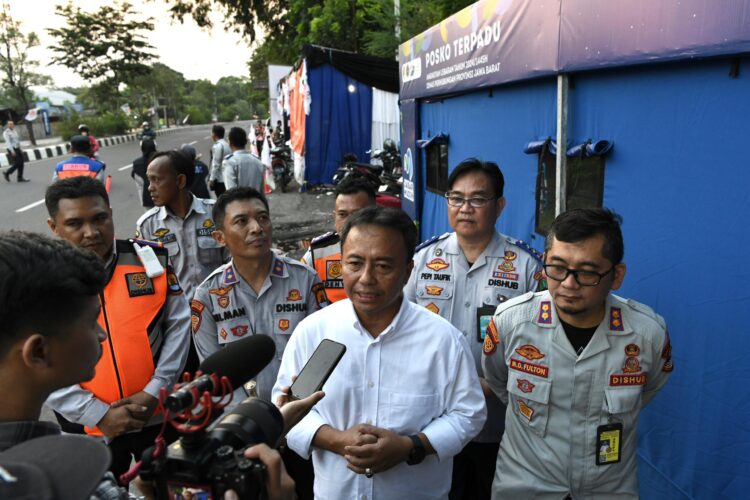 Sekda Jabar Herman Suryatman Monitoring Rest Area dan Posko UPTD Dishub Wilayah IV Kab. Cirebon Sekda Jabar Herman Suryatman Monitoring Rest Area dan Posko UPTD Dishub Wilayah IV Kab. Cirebon