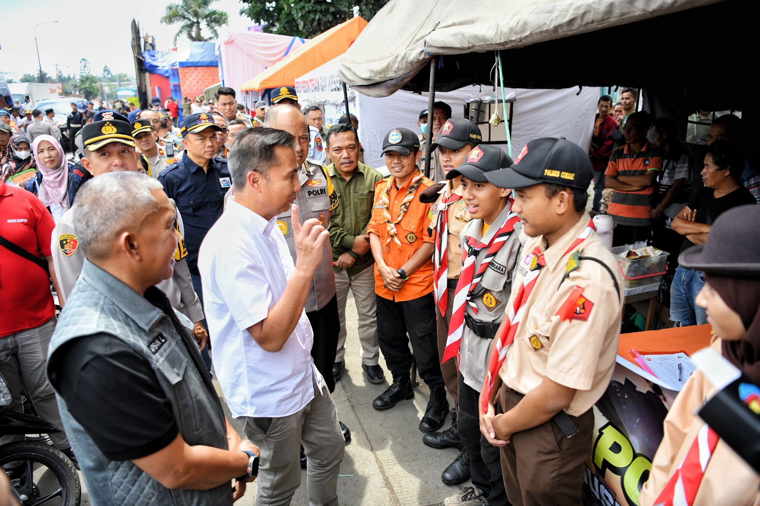 Bey Machmudin Tinjau Posko Lebaran di Simpang Tol Padalarang