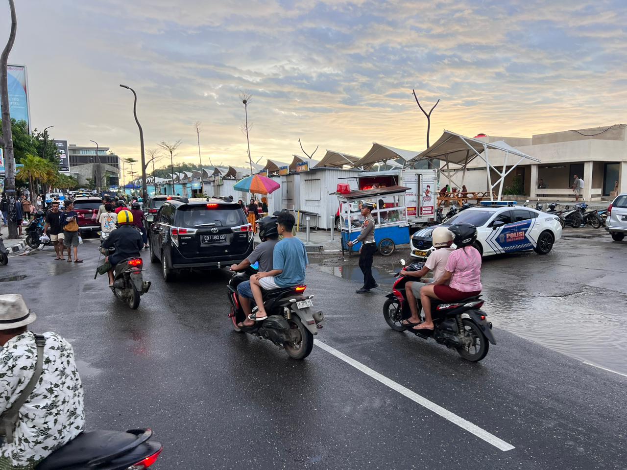 Cegah Kemacetan Saat Berburu Takjil, Polisi Laksanakan Strong Point