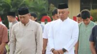 Kapolres Bima AKBP Eko Sutomo SIK., MIK., Sholat Idul Fitri 1 Syawal 1445 H Bersama Masyarakat di Lapangan Apel Mapolres Bima