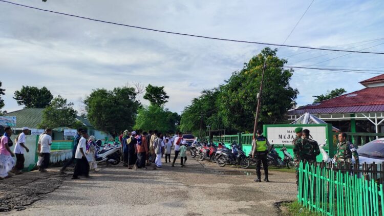 Sinergitas TNI-POLRI Dalam Mengamankan Solat Idul Fitri Di Kota Waingapu