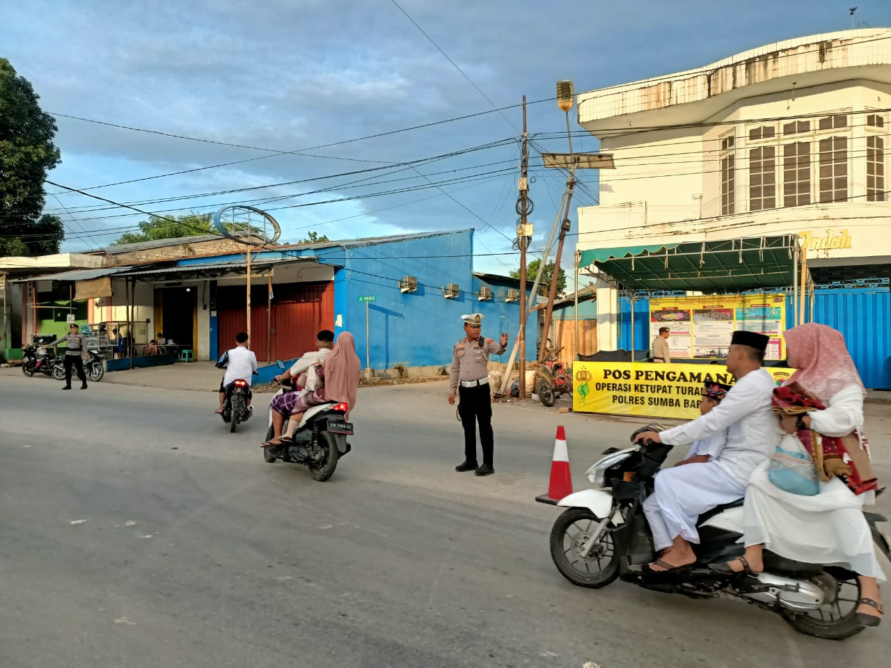 Pelaksanaan Pengamanan Sholat Idul Fitri 1445 H/2024 M Diwilkum Polres SBD