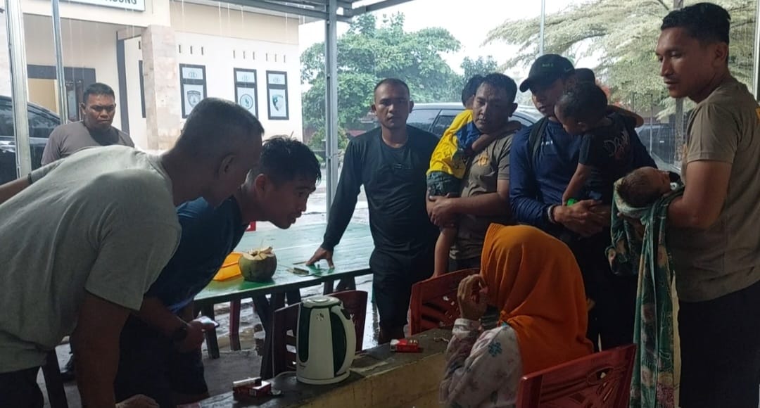 Tim Gabungan Polres Tanggamus dan Polsek Kota Agung Gagalkan Percobaan Bunuh Diri di Dermaga 2