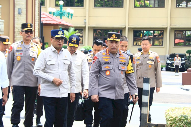 Kapolri Patroli Udara Jalur Tol, Pastikan Keamanan Arus Balik Lebaran Kapolri Patroli Udara Jalur Tol, Pastikan Keamanan Arus Balik Lebaran