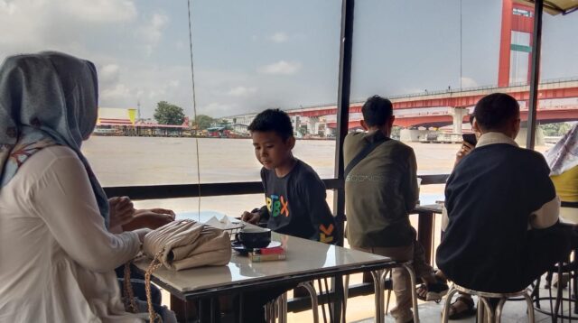 Wisata Kuliner Kopi 16 Pro, Pesona Keindahan Sungai Musi Dan Jembatan Ampera