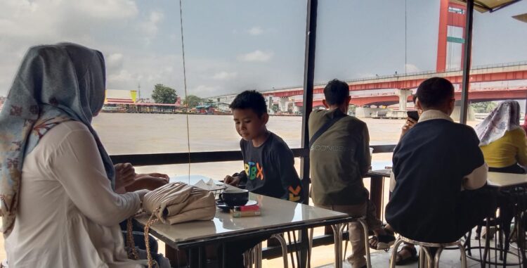 Wisata Kuliner Kopi 16 Pro, Pesona Keindahan Sungai Musi Dan Jembatan Ampera